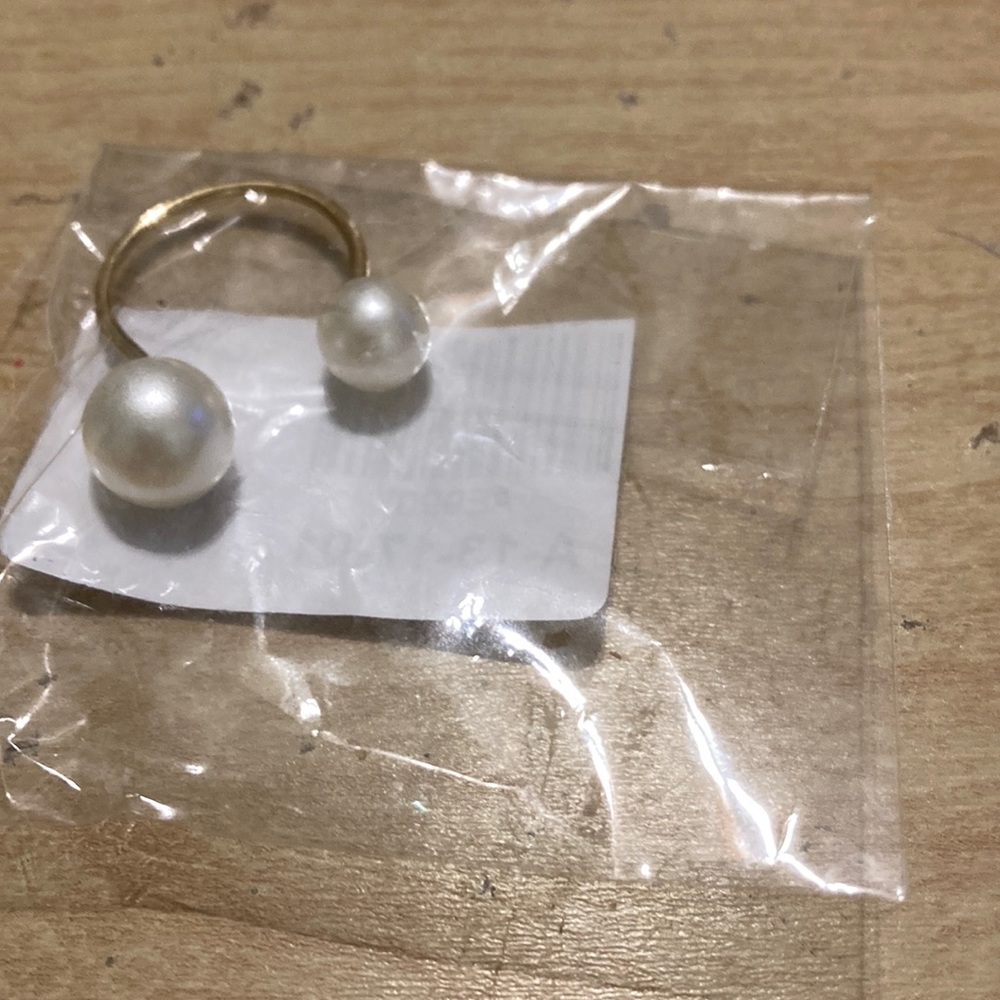 Pearl belly ring